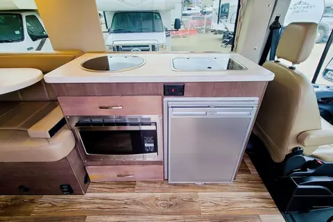 Adventurer Okanagan Tribute Campervan for 2+2