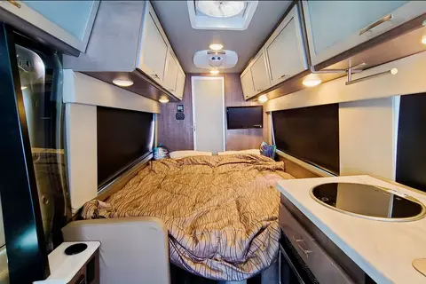 Adventurer Okanagan Tribute Campervan for 2+2