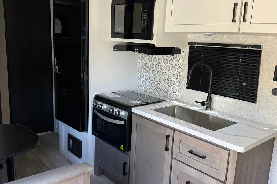 Mackenzie's Highland Ridge RV Open range 26BH Travel Trailer