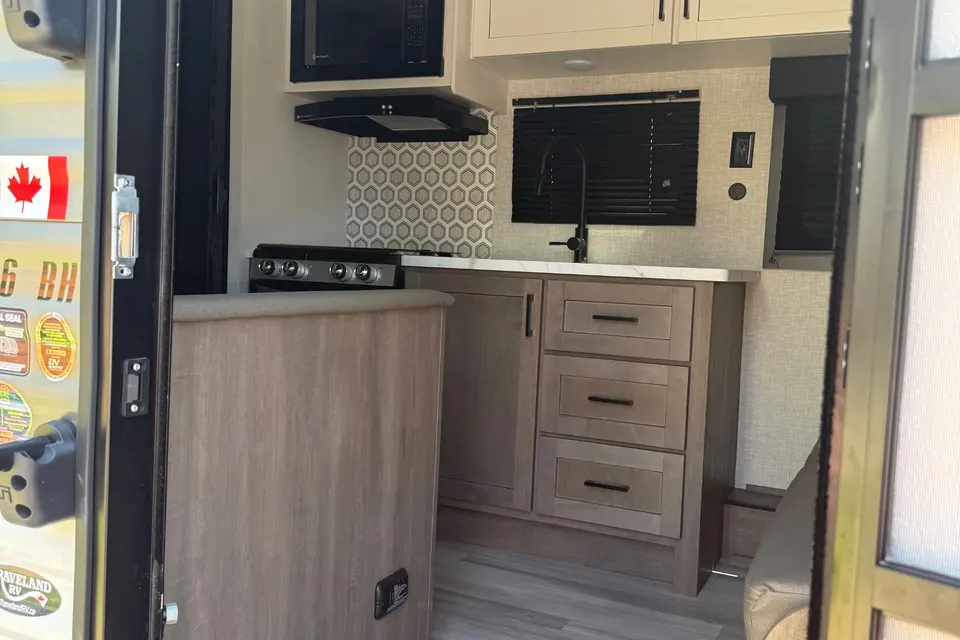 Mackenzie's Highland Ridge RV Open range 26BH Travel Trailer