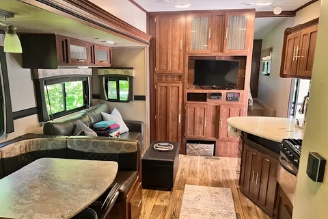 Jess's Crossroads Volante 310BH Fifth Wheel