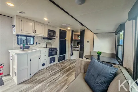 Open Range 26BHS Luxury Family Travel Trailer – Sleeps 10 | Upgraded Mattress | Fully Loaded