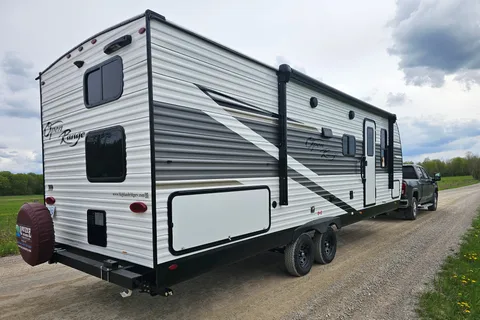 Open Range 26BHS Luxury Family Travel Trailer – Sleeps 10 | Upgraded Mattress | Fully Loaded