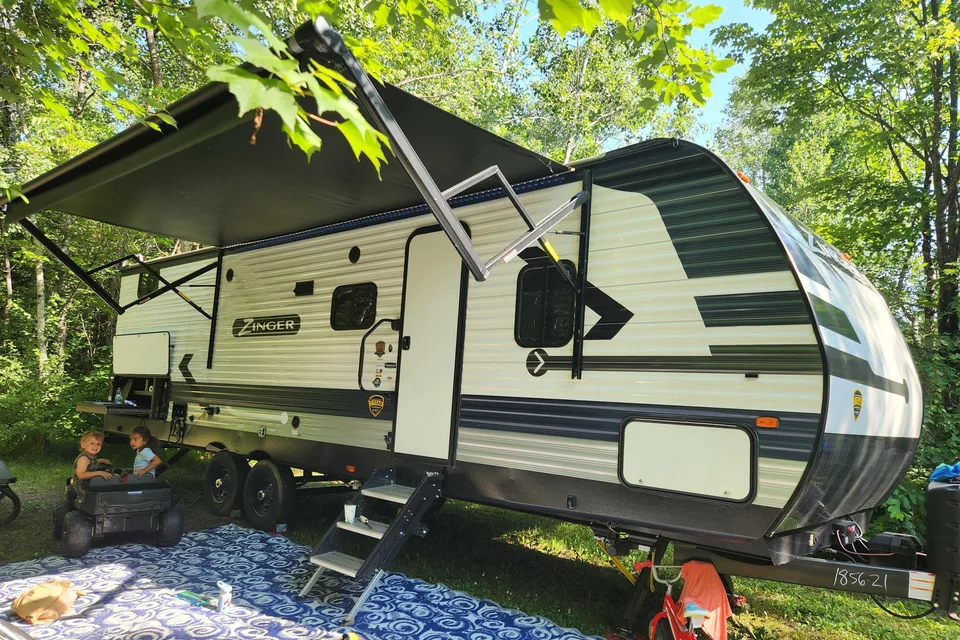2022 Family Edition Crossroads Zinger TT 