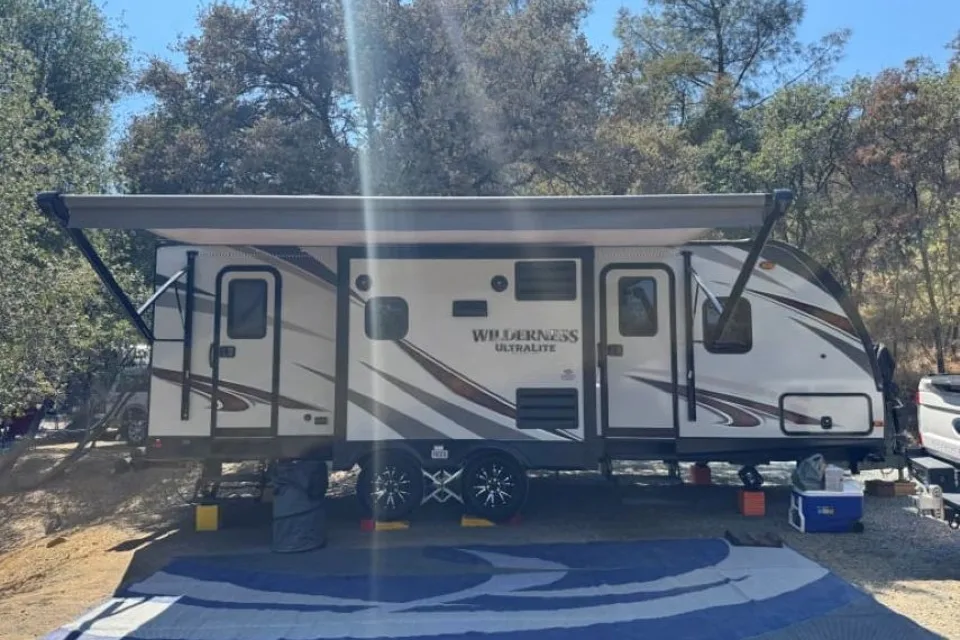 28' Heartland Double Slide Bunk House w/Generator
