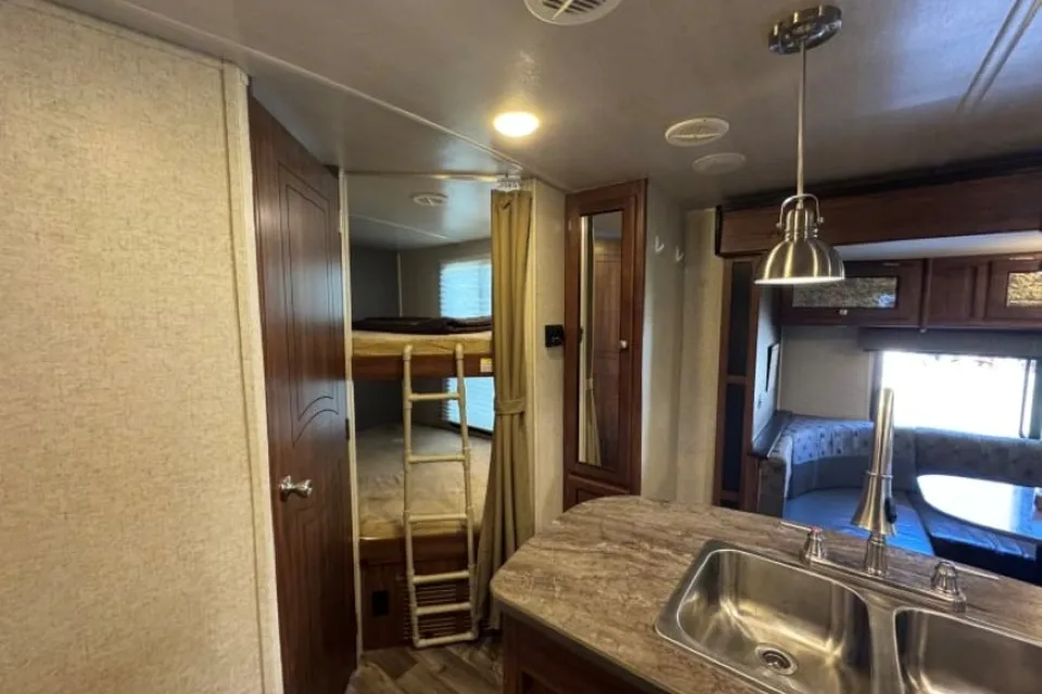 28' Heartland Double Slide Bunk House w/Generator
