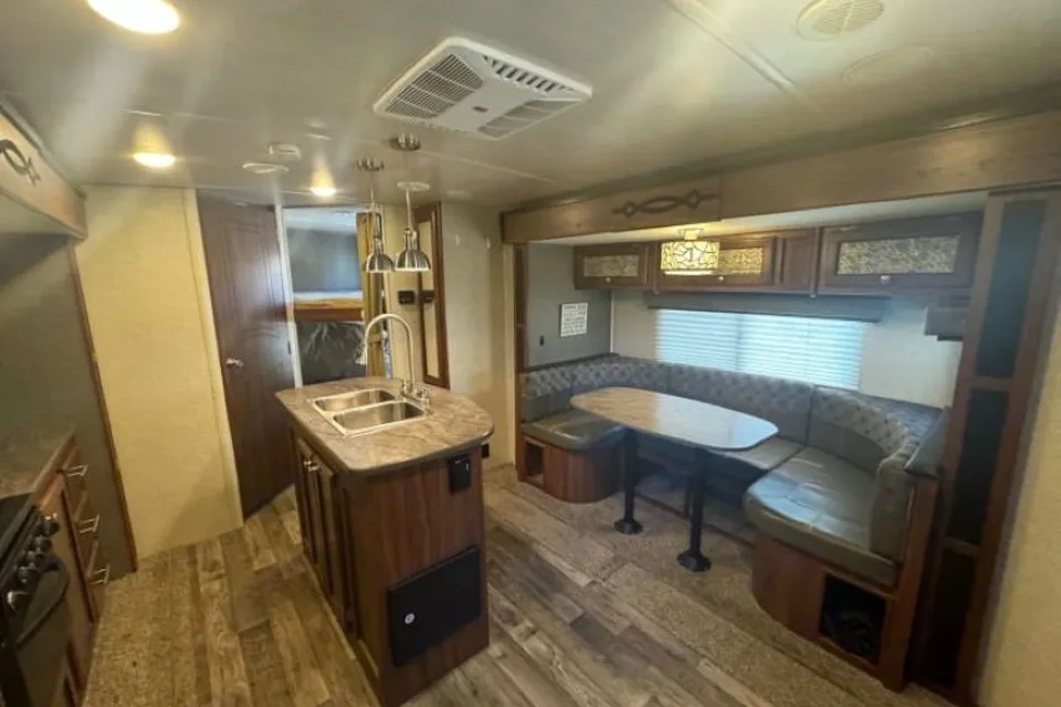 28' Heartland Double Slide Bunk House w/Generator