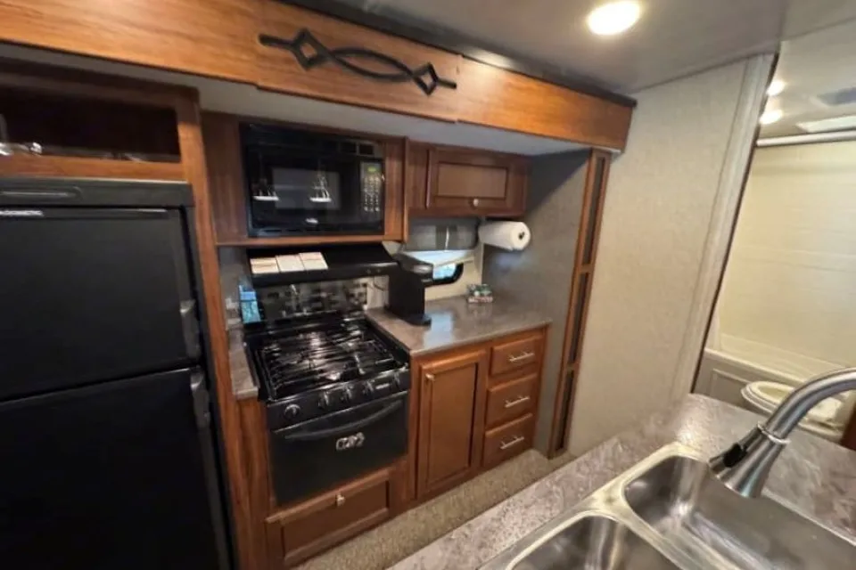 28' Heartland Double Slide Bunk House w/Generator