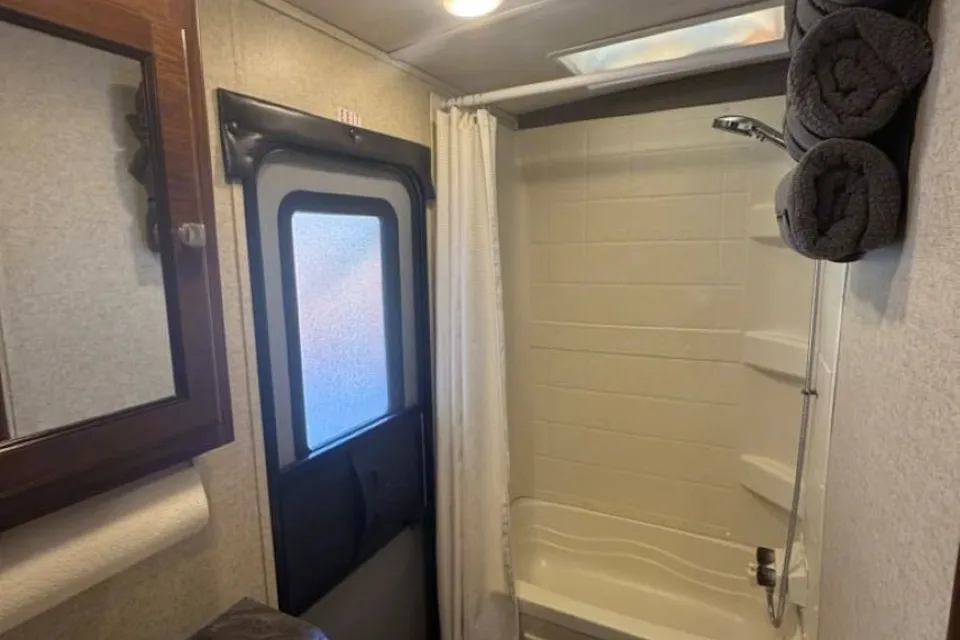 28' Heartland Double Slide Bunk House w/Generator
