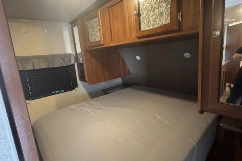 28' Heartland Double Slide Bunk House w/Generator
