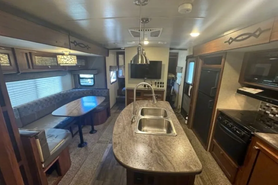 28' Heartland Double Slide Bunk House w/Generator