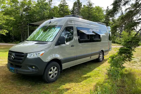 Grand Sprinter Vanlife avec 2 kids
