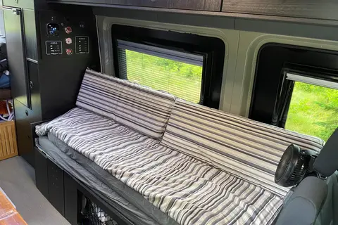 Grand Sprinter Vanlife avec 2 kids
