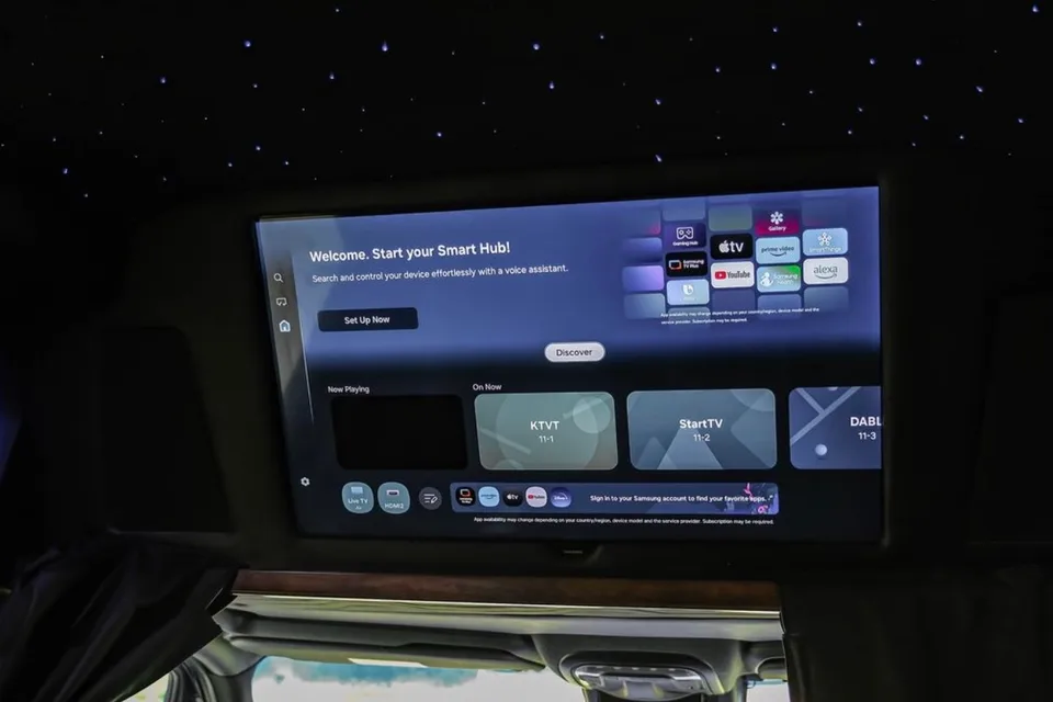 Mercedes-Benz Sprinter 3500 Presidential Luxury Coach - 12 Seater