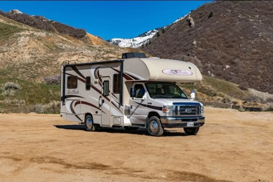 Thor Motor Coach 22 E Class C -Unlimited Mileage