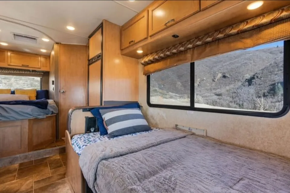 Thor Motor Coach 22 E Class C -Unlimited Mileage