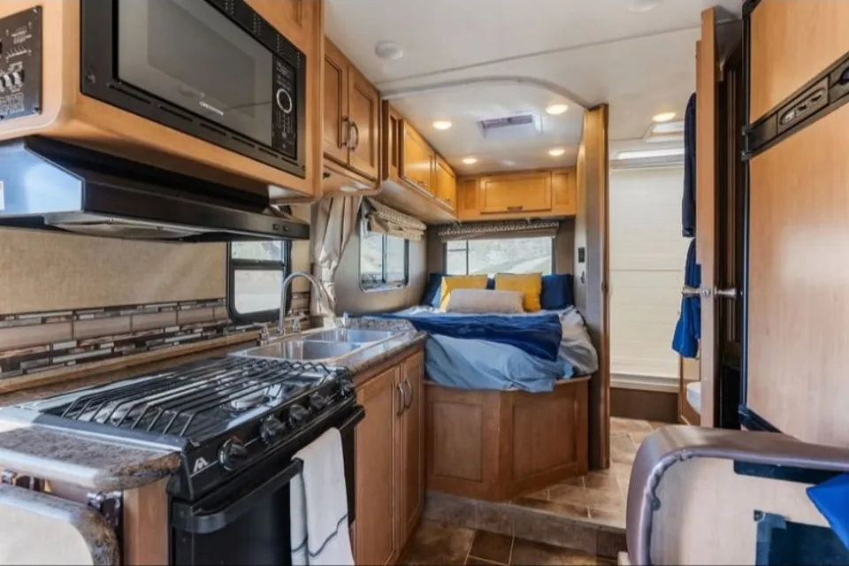 Thor Motor Coach 22 E Class C -Unlimited Mileage