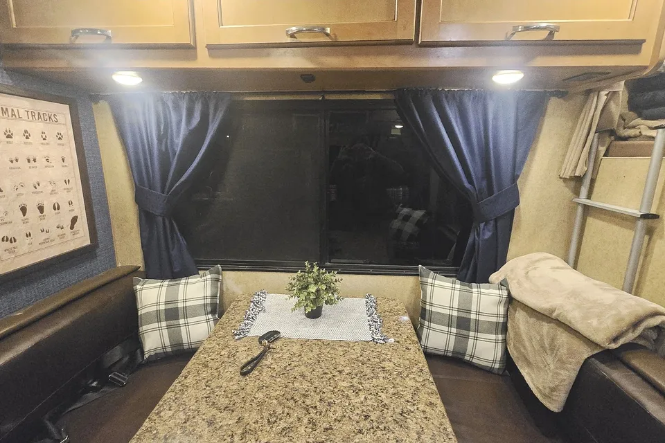 Thor Motor Coach 22 E Class C -Unlimited Mileage