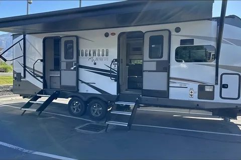 [73] Stress Free RVs - 2022 - Rockwood - Couples Trailer
