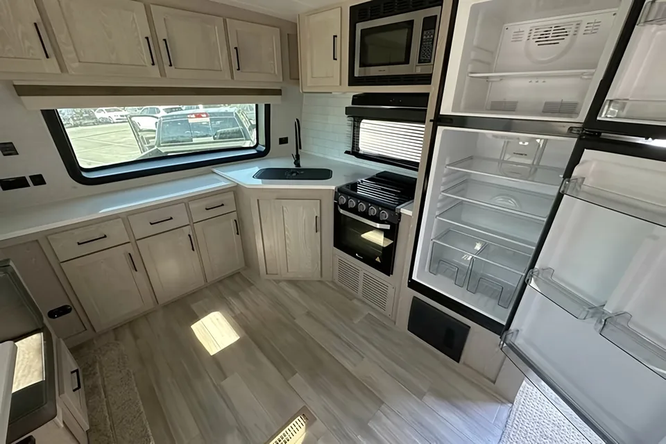 [73] Stress Free RVs - 2022 - Rockwood - Couples Trailer