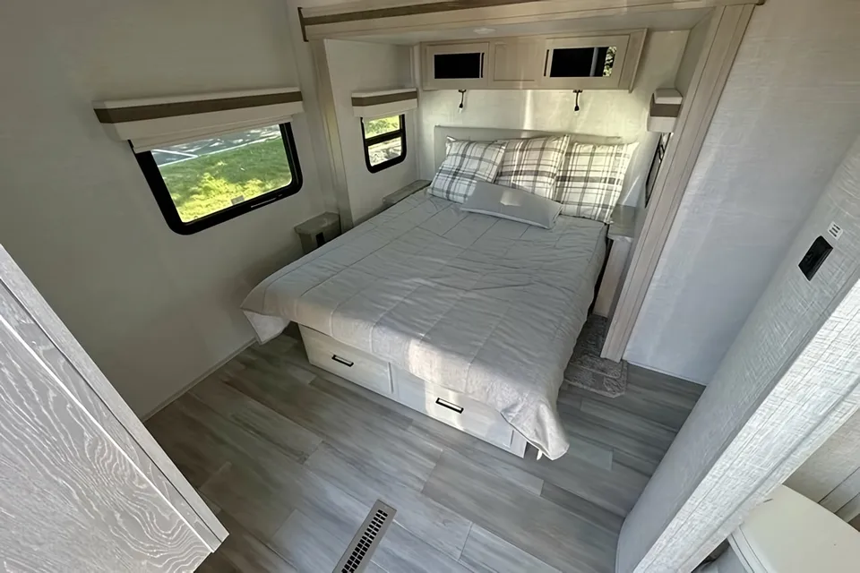 [73] Stress Free RVs - 2022 - Rockwood - Couples Trailer