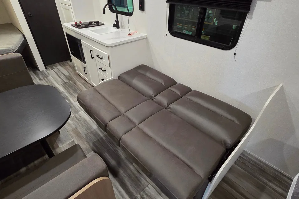 Nate and Katie's Jayco SLX Travel Trailer