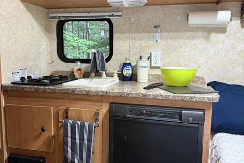 Tony's Gulf Stream Innsbruck Superlite 16bhc Travel Trailer