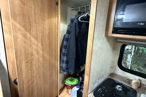 Tony's Gulf Stream Innsbruck Superlite 16bhc Travel Trailer