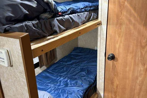 Tony's Gulf Stream Innsbruck Superlite 16bhc Travel Trailer