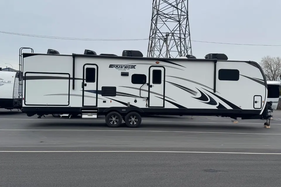 SportTrek Grand Touring Editioni Luxury 343VBH Travel Trailer