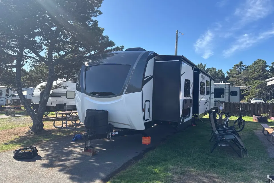 SportTrek Grand Touring Editioni Luxury 343VBH Travel Trailer
