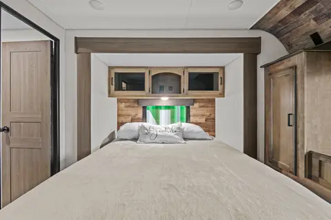 SportTrek Grand Touring Editioni Luxury 343VBH Travel Trailer