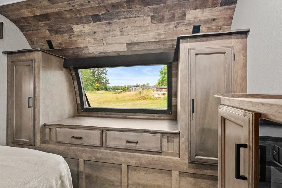SportTrek Grand Touring Editioni Luxury 343VBH Travel Trailer