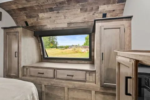 SportTrek Grand Touring Editioni Luxury 343VBH Travel Trailer