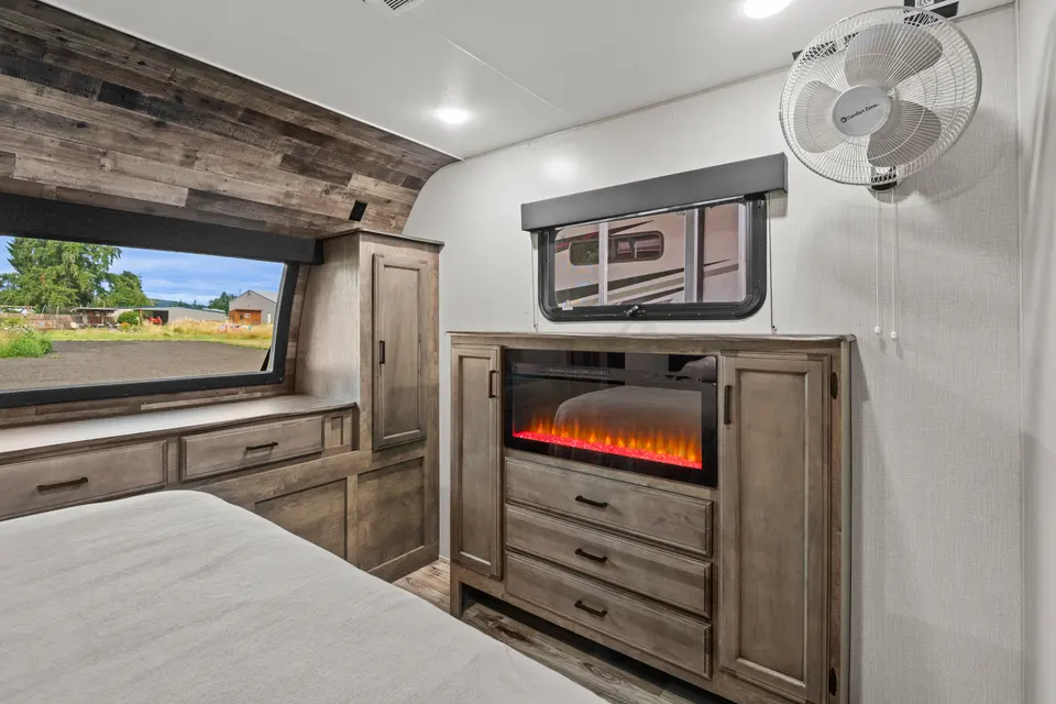 SportTrek Grand Touring Editioni Luxury 343VBH Travel Trailer