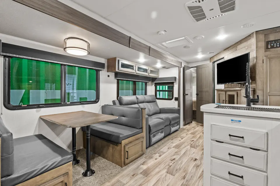 SportTrek Grand Touring Editioni Luxury 343VBH Travel Trailer