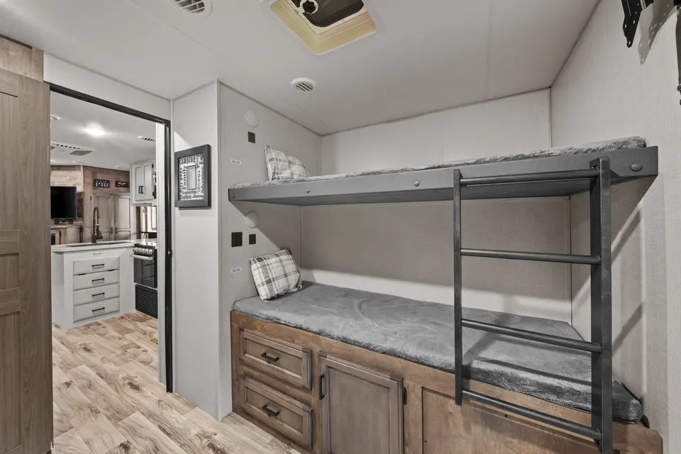 SportTrek Grand Touring Editioni Luxury 343VBH Travel Trailer