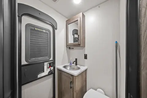 SportTrek Grand Touring Editioni Luxury 343VBH Travel Trailer