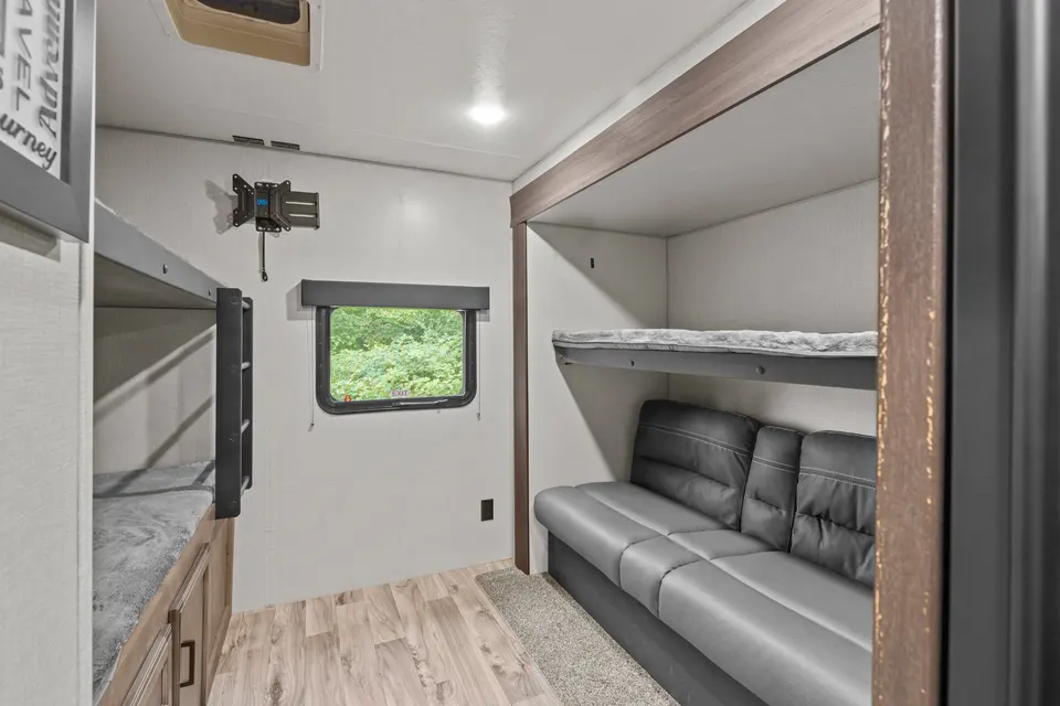 SportTrek Grand Touring Editioni Luxury 343VBH Travel Trailer