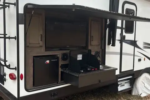 SportTrek Grand Touring Editioni Luxury 343VBH Travel Trailer