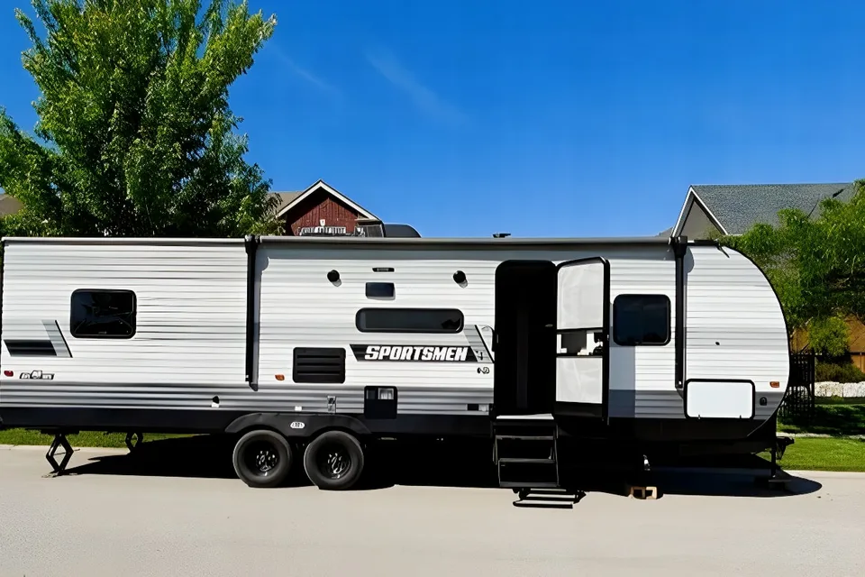 2021 Sportsmen 32' SE - New listing - Many 2026 dates available