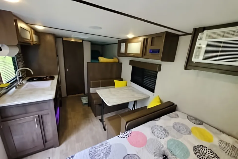 "The Little Mrs." Queen + 2 Single Bunks