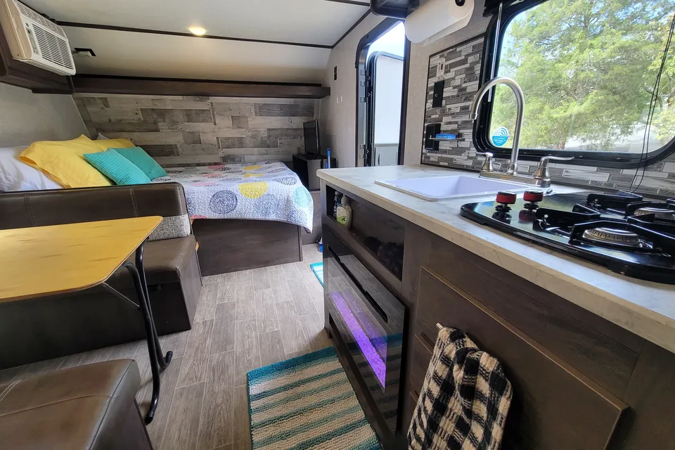"The Little Mrs." Queen + 2 Single Bunks