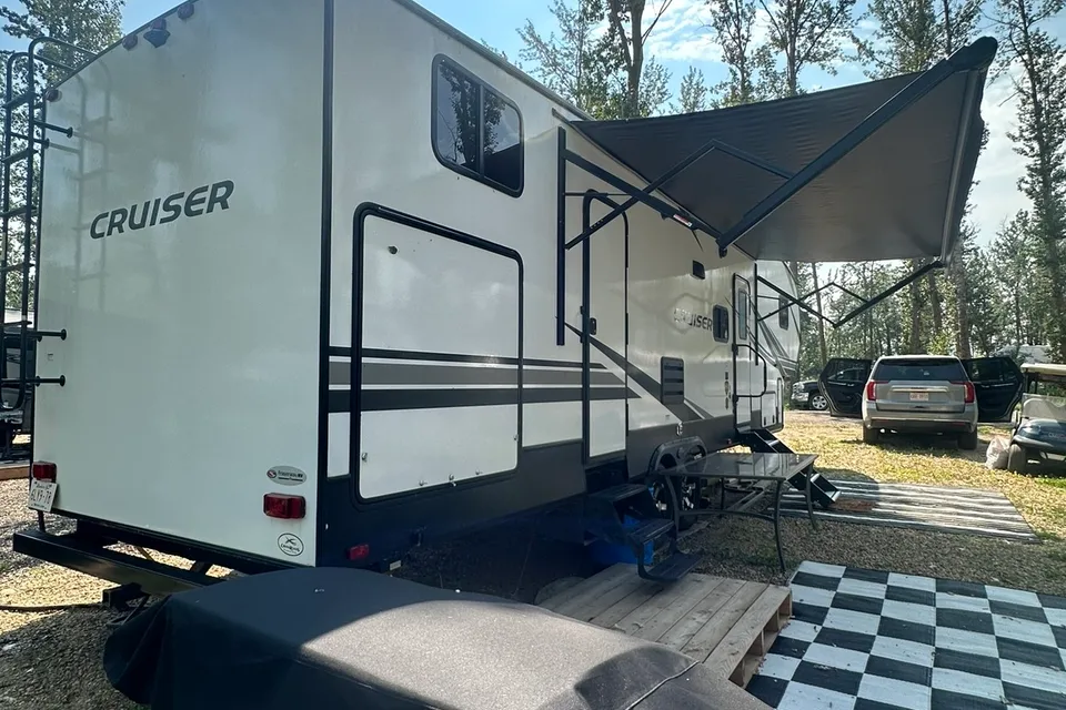Perfect Family Fifth Wheel with Bunk House & Outdoor Bar