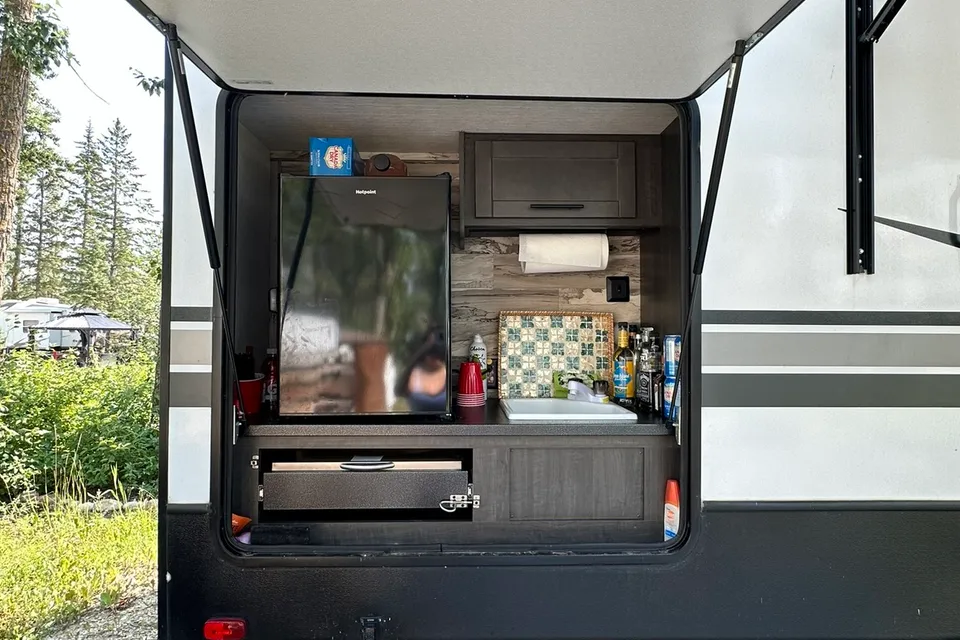 Perfect Family Fifth Wheel with Bunk House & Outdoor Bar
