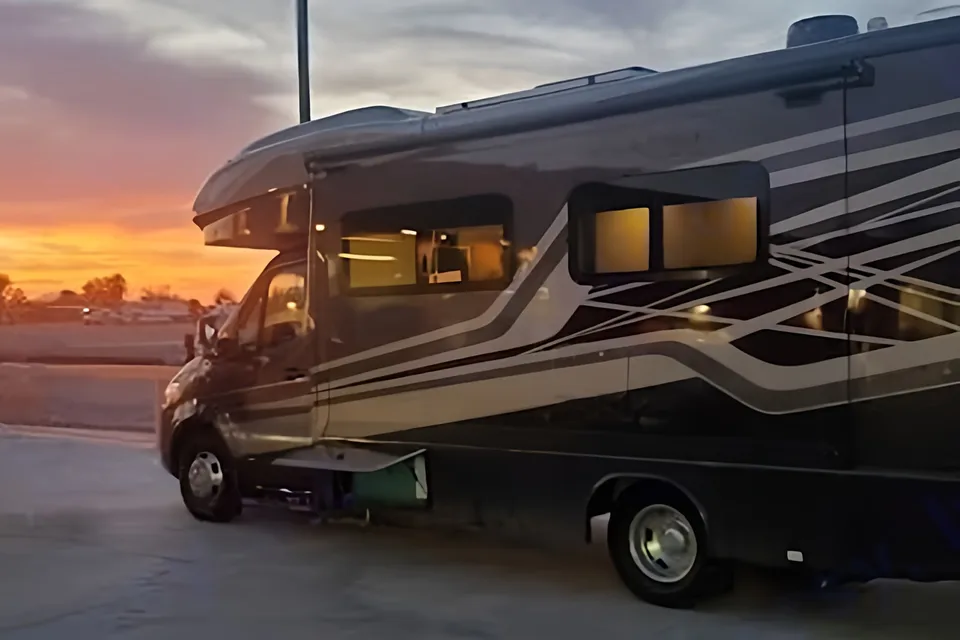 Luxury 2022 Mercedes Jayco Melbourne Prestige (Pet Friendly) WiFi, Exclusive Features
