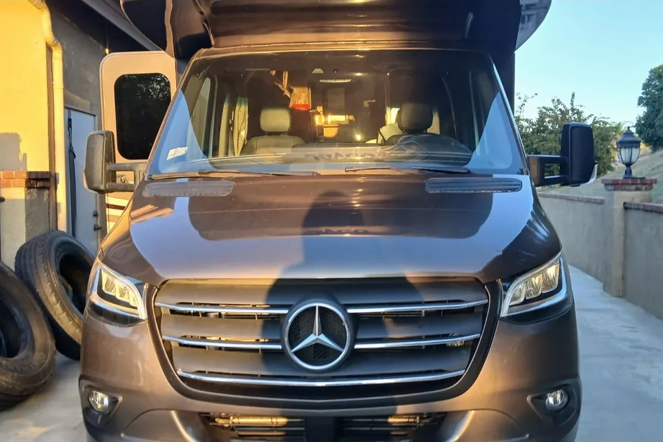 Luxury 2022 Mercedes Jayco Melbourne Prestige (Pet Friendly) WiFi, Exclusive Features