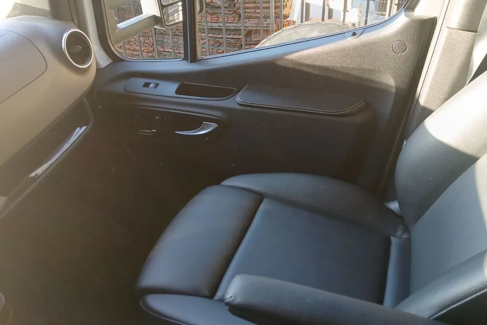 Luxury 2022 Mercedes Jayco Melbourne Prestige (Pet Friendly) WiFi, Exclusive Features