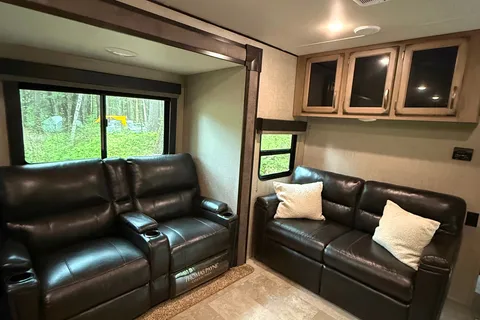 Gordon's Grand Design 28MKS Travel Trailer