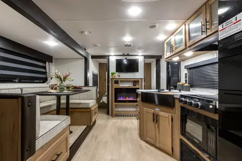 J4 2025 "Serenity Cruiser"